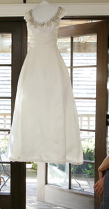 Monique Lhuillier 'Rihanna' size 4 used wedding dress front view on hanger