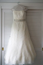 Load image into Gallery viewer, Monique Lhuillier &#39;Ava&#39; - Monique Lhuillier - Nearly Newlywed Bridal Boutique - 3
