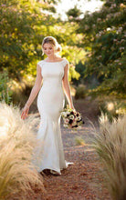 Load image into Gallery viewer, Essence of Australia &#39;2238&#39; size 6 new wedding dress front view on bride
