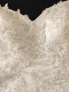 Casablanca '2168' size 14 new wedding dress close up of fabric