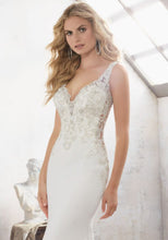 Load image into Gallery viewer, Mori Lee &#39;Mallory&#39; size 10 used wedding dress front view close up on model
