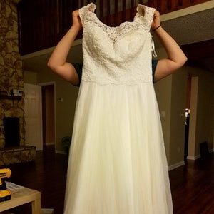 Essence of Australia '2466' size 14 used wedding dress front view 