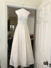 Load image into Gallery viewer, Amsale &#39;Rowan&#39; size 2 used wedding dress front view on hanger
