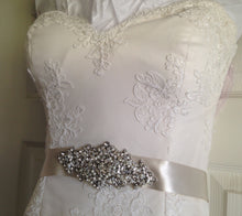 Load image into Gallery viewer, Jim Hjelm &#39;Tara Keely&#39; - Jim Hjelm - Nearly Newlywed Bridal Boutique - 4
