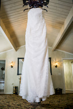 Load image into Gallery viewer, White by Vera Wang &#39;Ivory Laced&#39; size 4 used wedding dress front view on hanger
