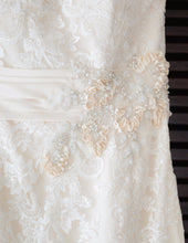 Load image into Gallery viewer, Allure &#39;8917&#39; size 16 used wedding dress close up of fabric
