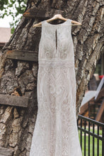 Load image into Gallery viewer, Private Collection &#39;P946 IV/Champ 08-2640&#39; wedding dress size-06 PREOWNED
