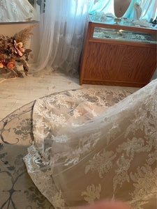 Allure Bridals '9250' wedding dress size-24W NEW
