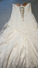 Load image into Gallery viewer, Sottero and Midgley &#39;NA&#39; wedding dress size-06 PREOWNED
