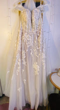 Load image into Gallery viewer, Galina Signature &#39;SWG834&#39; wedding dress size-08 NEW
