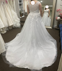 Sundays bridal  '0682' wedding dress size-18 SAMPLE