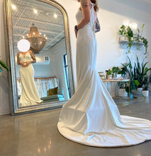 Load image into Gallery viewer, Theia &#39;UNKOWN&#39; wedding dress size-04 NEW
