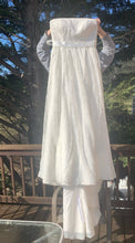 Load image into Gallery viewer, David&#39;s Bridal &#39;CV273&#39; wedding dress size-10 PREOWNED

