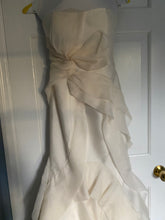 Load image into Gallery viewer, Carolina Herrera &#39;Unknown&#39; wedding dress size-00 PREOWNED
