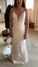 Load image into Gallery viewer, Lis simon &#39;Kasey &#39; wedding dress size-04 NEW
