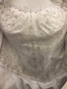 Oleg Cassini '7CT291' size 6 used wedding dress front view close up