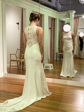 Load image into Gallery viewer, Nouvelle &#39;Myka&#39; wedding dress size-02 PREOWNED
