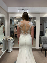 Load image into Gallery viewer, Allure Bridals &#39;9773&#39; wedding dress size-06 NEW
