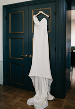 Load image into Gallery viewer, Vera Wang &#39;Florentina&#39; wedding dress size-04 PREOWNED
