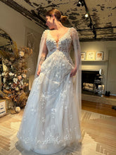 Load image into Gallery viewer, Daalarna &#39;501&#39; wedding dress size-10 NEW
