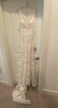 Load image into Gallery viewer, Allure Bridals &#39;Allure Romance 3213&#39; wedding dress size-06 NEW
