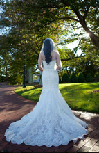 Load image into Gallery viewer, Enzoani Dakota Wedding Dress - Enzoani - Nearly Newlywed Bridal Boutique - 3
