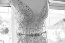Load image into Gallery viewer, Eve of Milady &#39;1582&#39; size 10 used wedding dress front view of bust line
