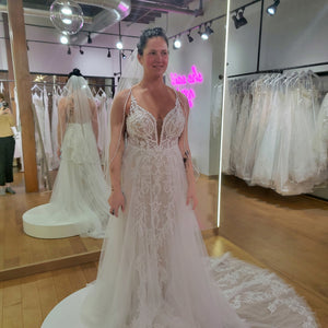 Essense of Australia 'Ania ES D3324' wedding dress size-06 NEW