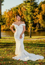 Load image into Gallery viewer, Kelly Faetanini &#39;Phoebe&#39; wedding dress size-10 PREOWNED
