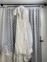 Load image into Gallery viewer, Mori Lee &#39;Madeline Gardner&#39; wedding dress size-04 NEW
