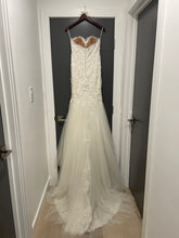 Load image into Gallery viewer, Pronovias &#39;Drimea&#39; wedding dress size-04 PREOWNED
