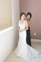 Load image into Gallery viewer, Martina Liana &#39;Selene&#39; size 0 used wedding dress front view on bride
