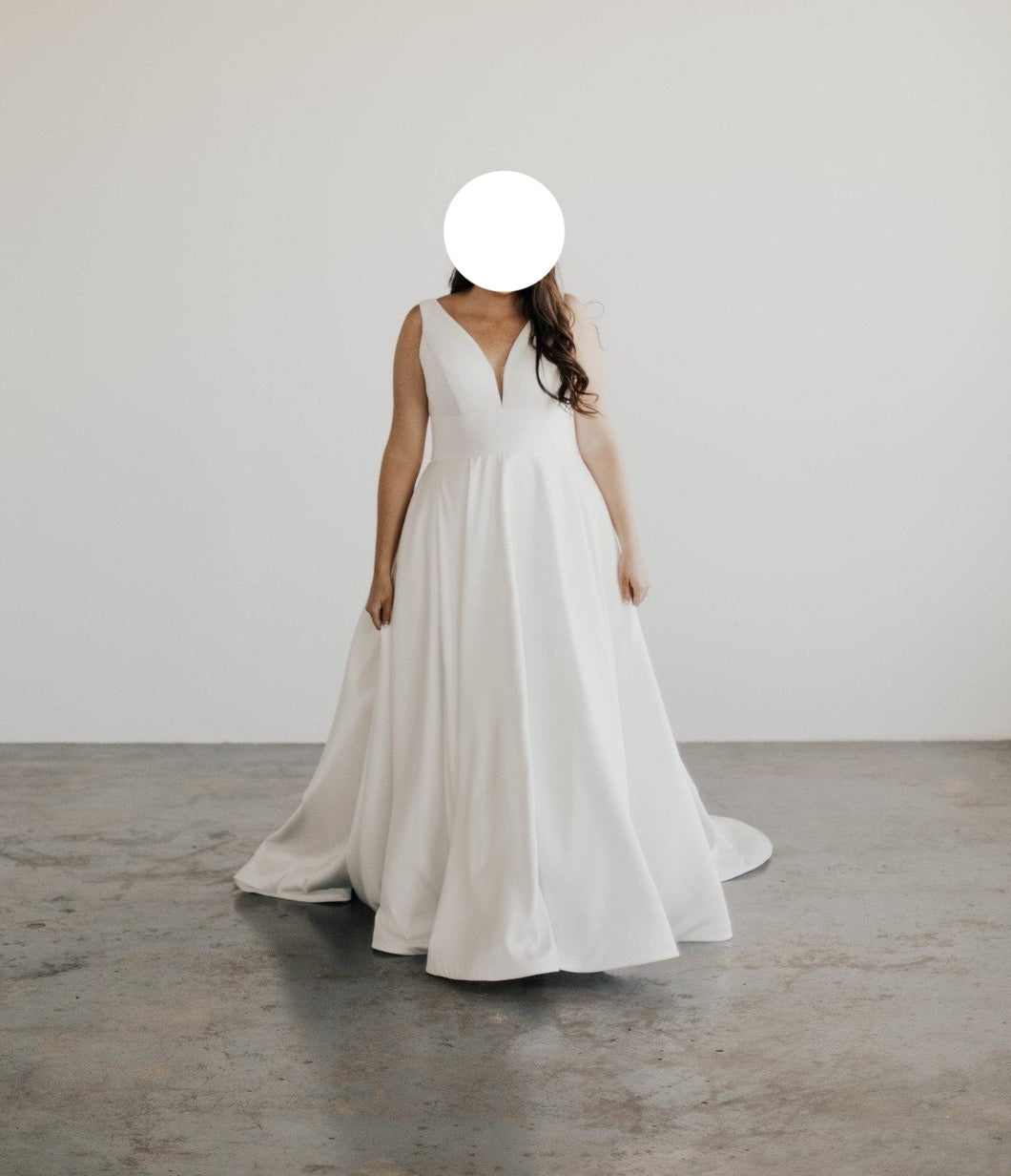 Stella york '6758 ROYAL-INSPIRED SIMPLE WEDDING DRESS ' wedding dress size-14 PREOWNED
