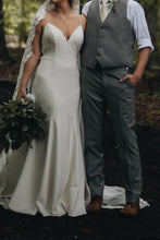 Load image into Gallery viewer, Allure Bridals &#39;9603&#39; wedding dress size-10 PREOWNED
