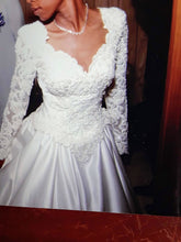 Load image into Gallery viewer,  &#39;Prestige&#39; wedding dress size-04 PREOWNED
