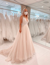 Load image into Gallery viewer, aire barcelona &#39;WUTNAV BG4655 CAM&#39; wedding dress size-06 NEW
