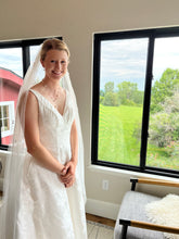 Load image into Gallery viewer, Anne Barge &#39;Forever Yours&#39; wedding dress size-04 PREOWNED
