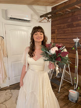 Load image into Gallery viewer, Leanne Marshall &#39;Montana&#39; wedding dress size-00 PREOWNED
