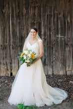 Load image into Gallery viewer, Allure Bridals &#39;9269&#39; wedding dress size-06 PREOWNED
