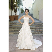 Load image into Gallery viewer, Demetrios &quot;Sposabella&quot; Style #4256 - Demetrios - Nearly Newlywed Bridal Boutique - 3
