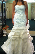 Load image into Gallery viewer, Alfred Angelo &#39;Disney Collection Ariel &#39; wedding dress size-06 PREOWNED
