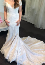 Load image into Gallery viewer, Rosa Clara &#39;Abel&#39; size 12 sample wedding dress front view on bride
