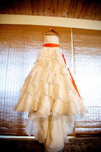 Load image into Gallery viewer, Jim Hjelm &#39;8962&#39; wedding dress size-04 PREOWNED
