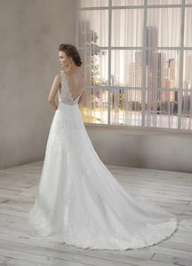 Kirstie Kelly 'Miss Kelly Paris' size 24 new wedding dress back view on model