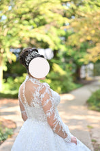 Load image into Gallery viewer, Kashi Couture &#39;Custom Made&#39; wedding dress size-18 PREOWNED
