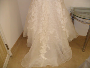 Marisa 'Ivory trumpet 865' wedding dress size-04 PREOWNED