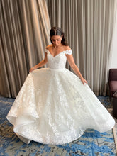 Load image into Gallery viewer, Lazaro &#39;STYLE 32100 VIENNA&#39; wedding dress size-06 PREOWNED
