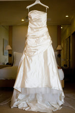 Load image into Gallery viewer, Atelier Aimee &#39;Lanusei&#39; - atelier aimee - Nearly Newlywed Bridal Boutique - 3
