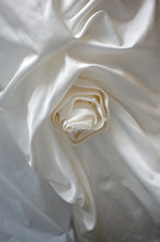 Load image into Gallery viewer, Richard Glasgow &#39;Meghann&#39; size 4 used wedding dress close up of fabric

