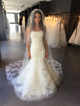 Load image into Gallery viewer, Vera Wang &#39;Leda LX&#39; wedding dress size-04 PREOWNED
